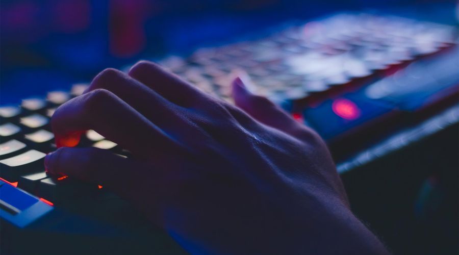 the-one-with-the-hong-kong-fraudster